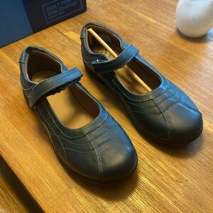 NWT Stride Rite Big Girls Size 5 1/2 Navy Mary Jane’s